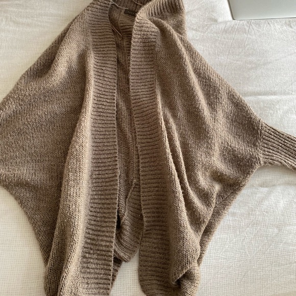 FREE WITH BUNDLE: Cozy Cardigan - Picture 1 of 1